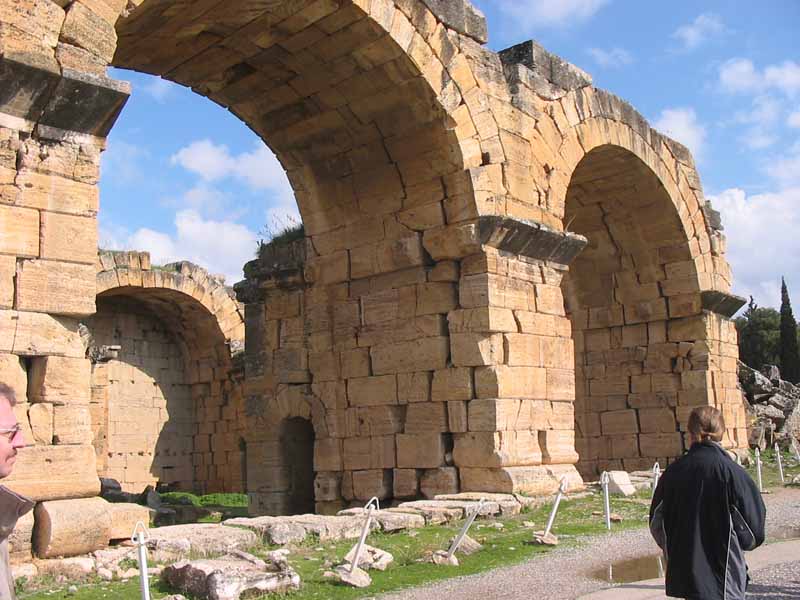 Kirche in Hierapolis - heute: Einsturzgefahr - Betreten verboten!