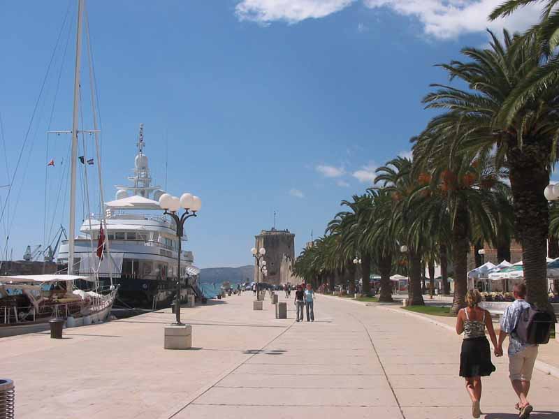 Hafen-Promenade in Trogir