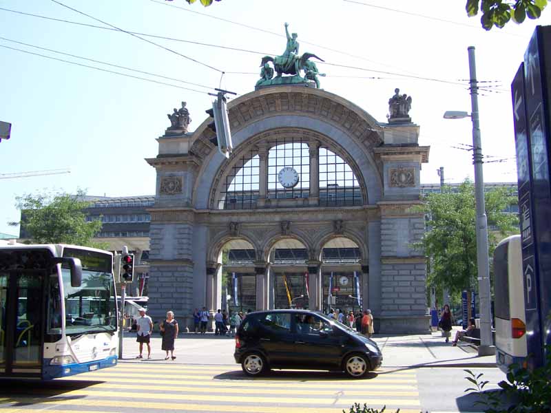 Portal des ehemaligen Bahnhofs in Luzern