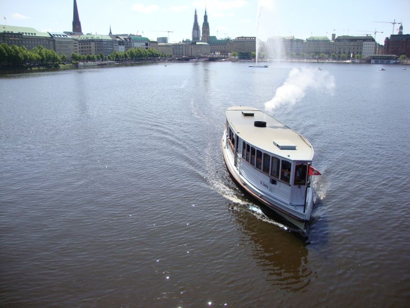 das Museumsdampfboot vor der Lombardsbrücke