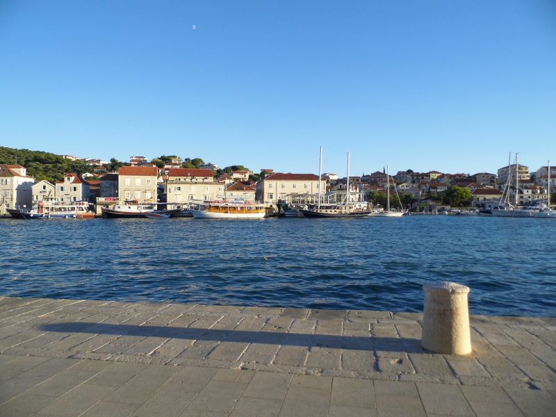 Hafenpromenade - Ansicht hinüber zur Insel Ciovo
