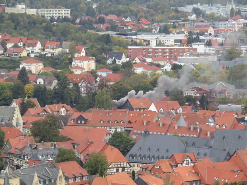 die HSB fährt auf den Brocken (mit Tele vom Schloß)