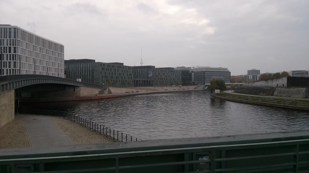 die Spree zwischen Hauptbahnhof und Reichstaggebäude