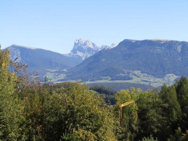 rechts oben ein Teil der Seiser Alm
