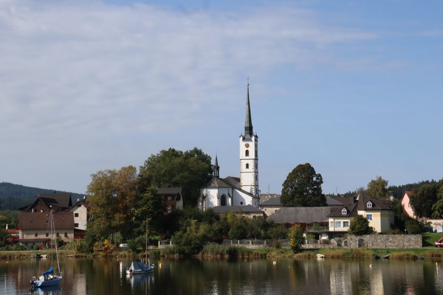 Ortschaft am Lipno (Moldau-Stausee/Tschechien)