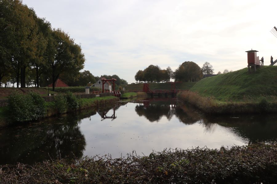 außerhalb der Festung