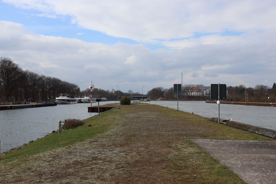 zwischen den Trogbrücken - oben