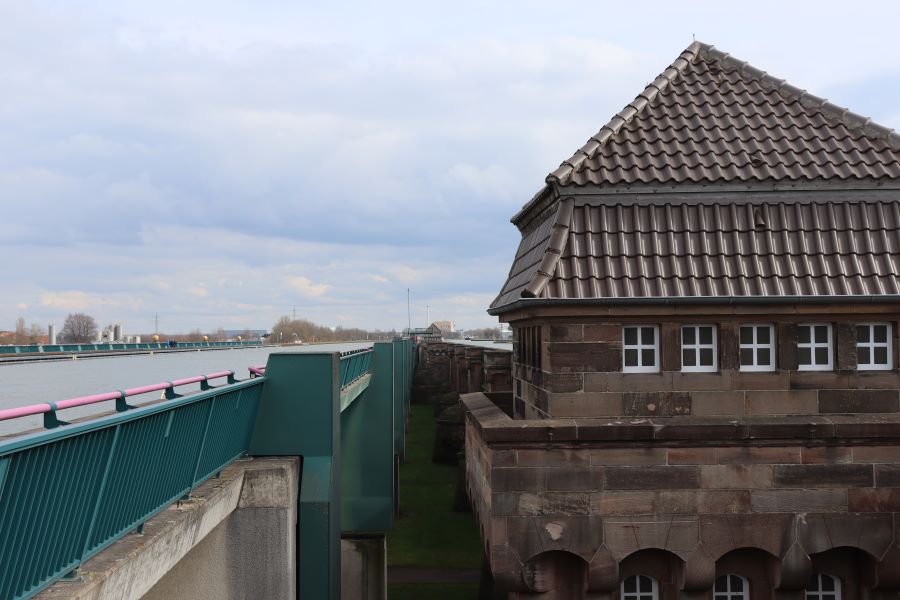 links neue - rechts alte Trogbrücke